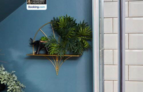 Spacious 4BDR House By Homebird Property Management Short Lets & Serviced Accommodation Leeds With Private Parking & Garden - Foto 18