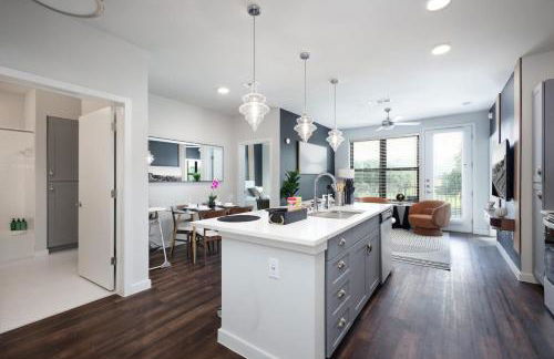 Cozy 2BR-w Parking, Near Rvrwalk, Dome & Conv Ctr - Foto 24