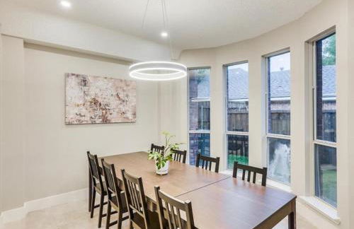 Captivating 6BR 3B Home with Pool & Fire Pit - Foto 60