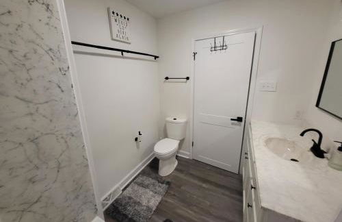 Spacious, Renovated, 5-bedroom Retreat, Near I-85 - Foto 25