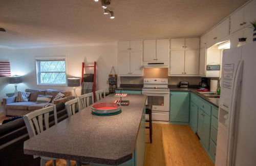 2Bd Riverfront with Expansive Outdoor Space, River Access, Fire Pit - Foto 13