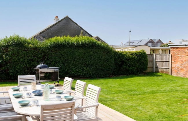 Mariners Stylish Beachside Getaway With Sea Views - Photo 39