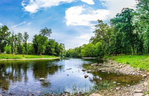 Cabin w hot tub & kayaks by river - Foto 38