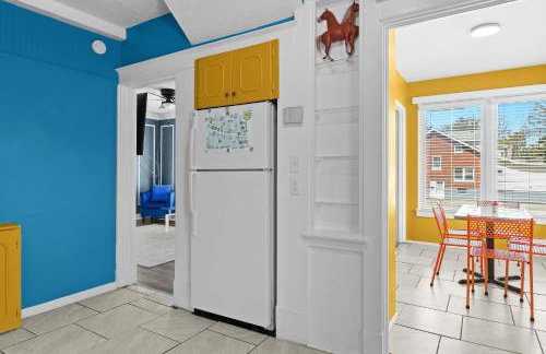 Cozy & Creative Top Unit in Lou's Arts District - Foto 39