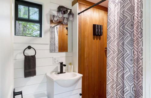 Haven Tiny House w hot tub on river near Stowe - Foto 14