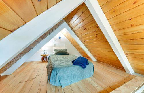 Steps to Sacheen Lake Cute Studio Cabin with Deck - Foto 16