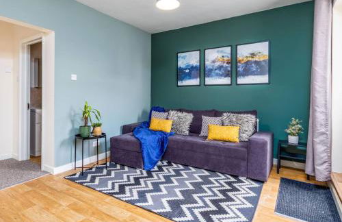 4Bed Central House w Parking & Garden - Foto 14