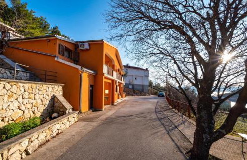 2 Bedroom Amazing Apartment In Modric - Photo 9