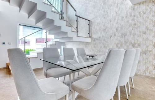 Vita Portucale ! Chic Luxe Villa with Saltwater Pool - Foto 22