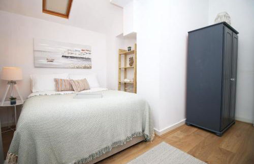 Coastal penarth dream! Close to Cardiff superb location near bars and restaurants! Dog friendly and welcome breakfast pack! - Foto 37