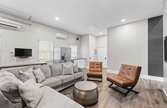 Winding Down by Avantstay Sleeps 20 + Dock, View - Photo 78