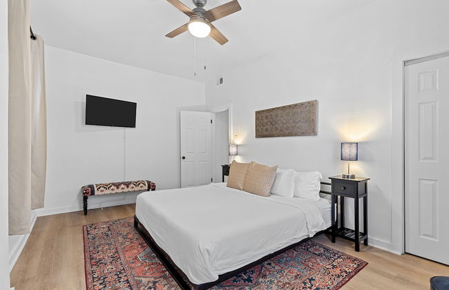 Cozy Family Getaway - JZ Vacation Rentals - Photo 5