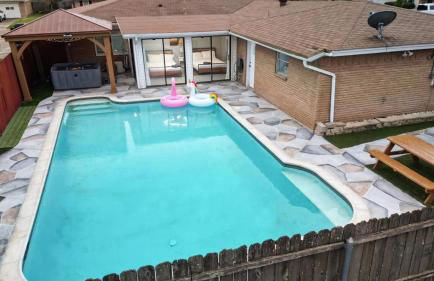 Serene 5BR 2BA Winter Home with Hot Tub & Fire Pit - Foto 9