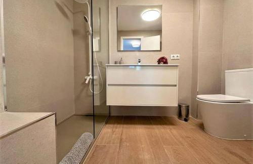 Your Poolside Paradise by the Sea - Foto 33