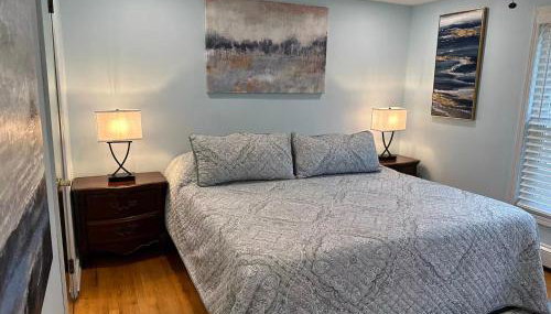Stylish 3 BR Entire Home NearTown & Beach with Pool Table & King Bed - Foto 5