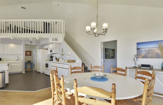 By the Sea - Foto 29