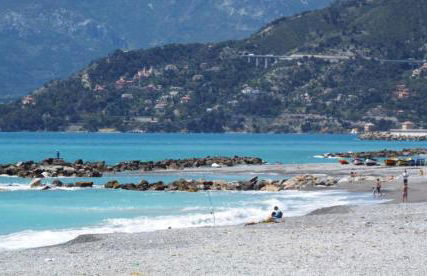 Casa Celestine in Via Orsini Isolabona Liguria Italy Sleeps 5 - Foto 57