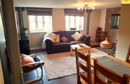 Old Brewery home with pool and gym access - Foto 8