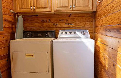 White River Escape with BBQ & Private Backyard - Foto 33