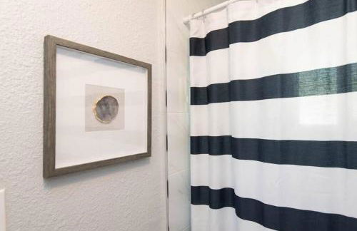 Chic Getaway Cozy Comfortable and Convenient with Two Bedrooms - Foto 20