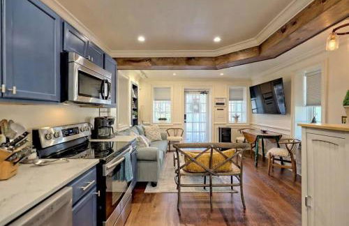 King Bed Bungalow Just Feet from Historic Main Street - Foto 14