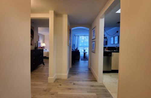 Cute 1 bedroom unit located in Condo Hotel in the heart of Coconut Grove Free Parking - Foto 16
