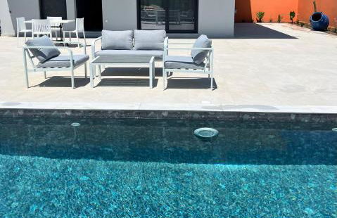 Cora May Central Villa with private pool 200m to the beach - Foto 16