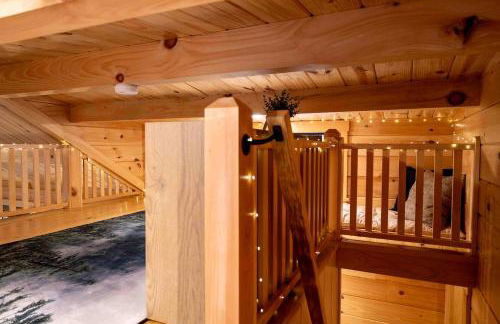 Cozy Log Cabin with a Hot Tub near Seneca Rocks, West Virginia - Perfect for a Romantic Glamping Getaway to the Mountains - Foto 13