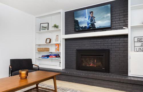 Spacious and Cozy 5 Bed 3 Bath Vacation House W 2 King 3 Queen! Sleep 12! 15Min to Red Rocks - Foto 45