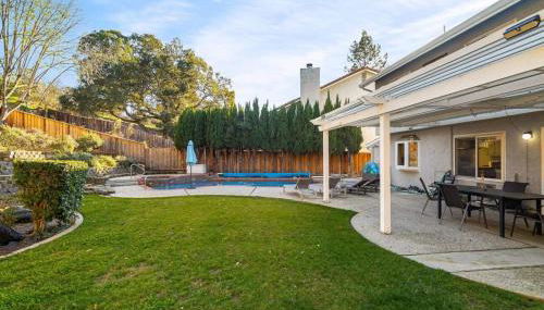 @ Marbella Lane - 4BR Cozy home in SJ Pool - Foto 3, Garden, sunbed, Garden view