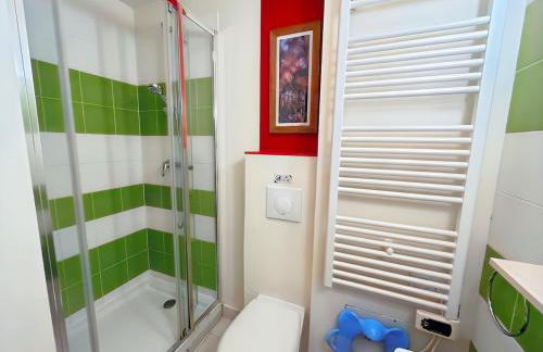 Cottage avec Parking gratuit - piscine et jeux - Foto 33