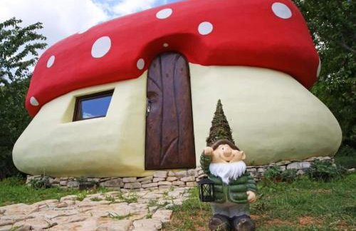 Mushroom house - Sleeps 4 - Pets Ok - Parking - Foto 45