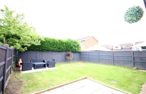 3 Bed Detached - Sleeps 5 - Private Garden & Parking Plus Garage - Quiet Cul De Sac Location - Dog Friendly - Fast Wifi - Close to Motorway Access - Foto 6