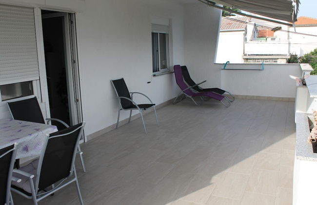 Serene Sea View Krk Apartment With Balcony - Photo 11
