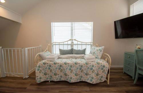 Renovated 2 Br Sleeps 5 With Free Guest Passes - Photo 74