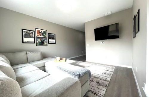 Central Cedar Falls Townhome - King Beds! - Foto 1