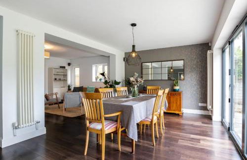 Stunning 5 Bed in the Centre of Bourton! - Photo 24