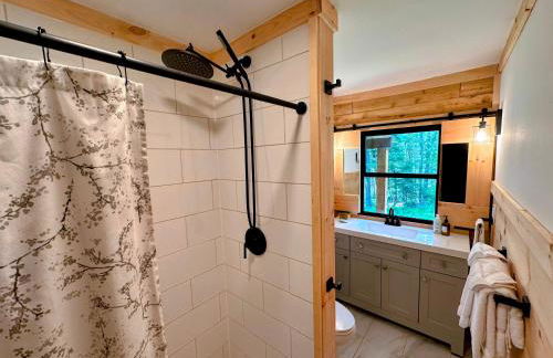 5R Cozy log chalet in fantastic location. Ski, snowshoe, fish, explore! AC, pet friendly! - Photo 50