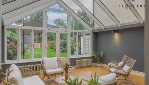 Cosy Family Home Near Thorpe Park & Legoland - Foto 1