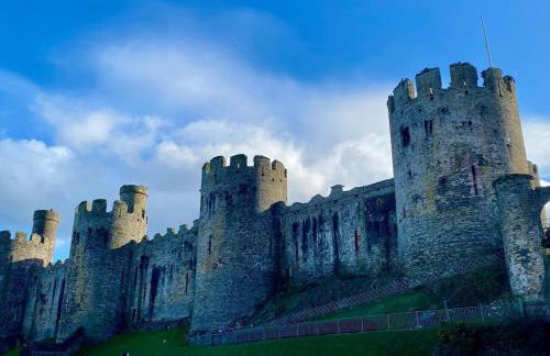 Morfarch traditional stone cottage within Conwy walls - Foto 12
