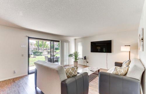 Golf, Hike and Relax Cathedral City Condo - Foto 1