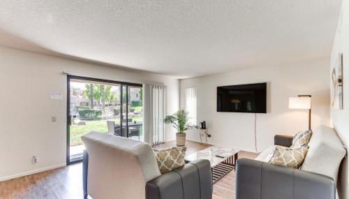 Golf, Hike and Relax Cathedral City Condo - Foto 1