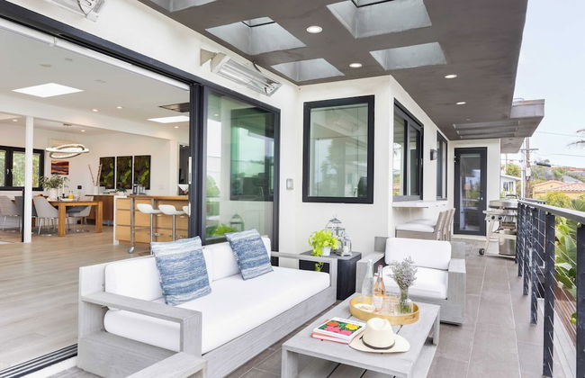 Steps to Beach+shops, Oceanview, Hot Tub+firepit Moonlight Modern by Avantstay - Foto 4