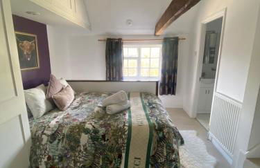 Grade II Listed Farmhouse, Pool, Hot Tub, Games Room, Celebration Hall, Car Park, 10ppl, 45 min from Central London - Foto 66