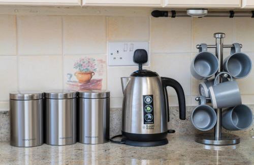 Spacious 3BR Home with Driveway Near NEC & Airport - Foto 33