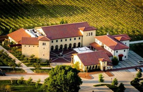 Charming Cabin with Hot Tub & Fire Pit - Foto 58
