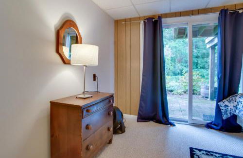 Deck and Grill, Walk to Beaches! Falmouth Retreat - Foto 29