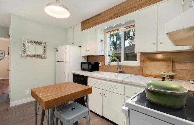 Old Town Retreat w/ Vintage Flair Near Csu, Bikes! - Photo 9