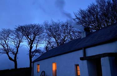Thistle Thatch Cottage and Hot Tub - Mourne Mountains - Foto 1