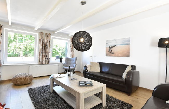 Cosy Holiday Home With Large Garden - Photo 3